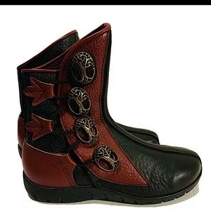 Son of SANDLAR boots size 9